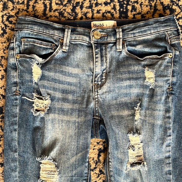 Mudd Stretch Distressed Jeggings - Picture 2 of 4